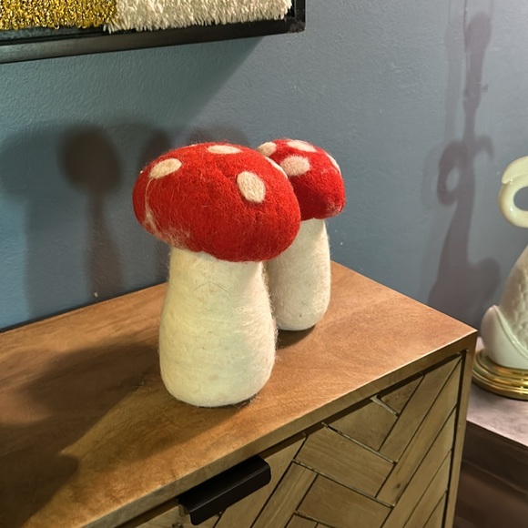 Large 🍄🍄Felted Mushrooms Set of 2 8” and 7” Tall 🍄 🍄 - Picture 6 of 8